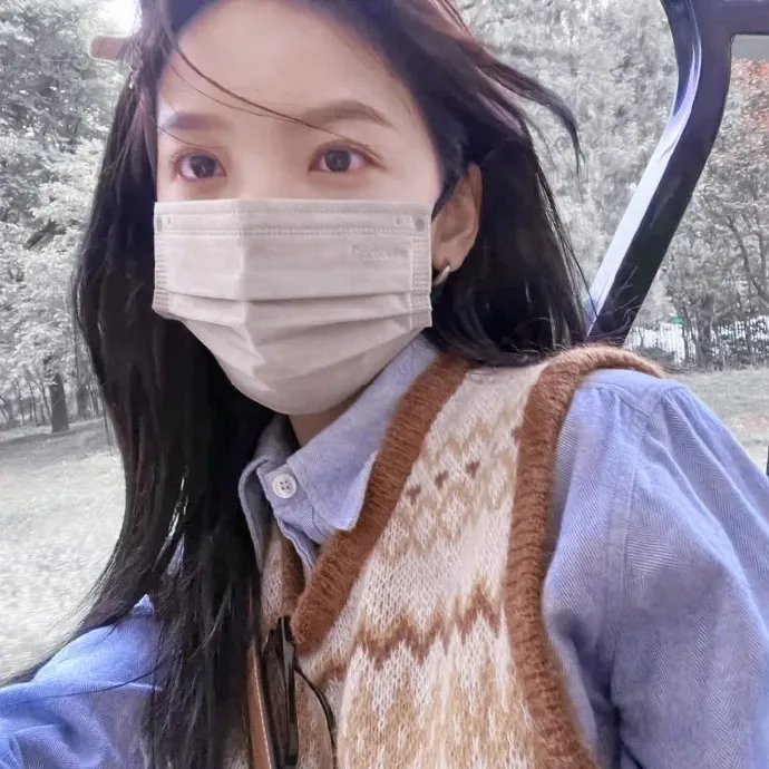 蒙娜丽莎与血月亮 封面